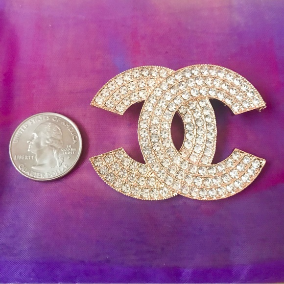 FabulouslyFitted | A Crowd Brooches Galore in Diamonds & Pearls - Picture 10 of 11